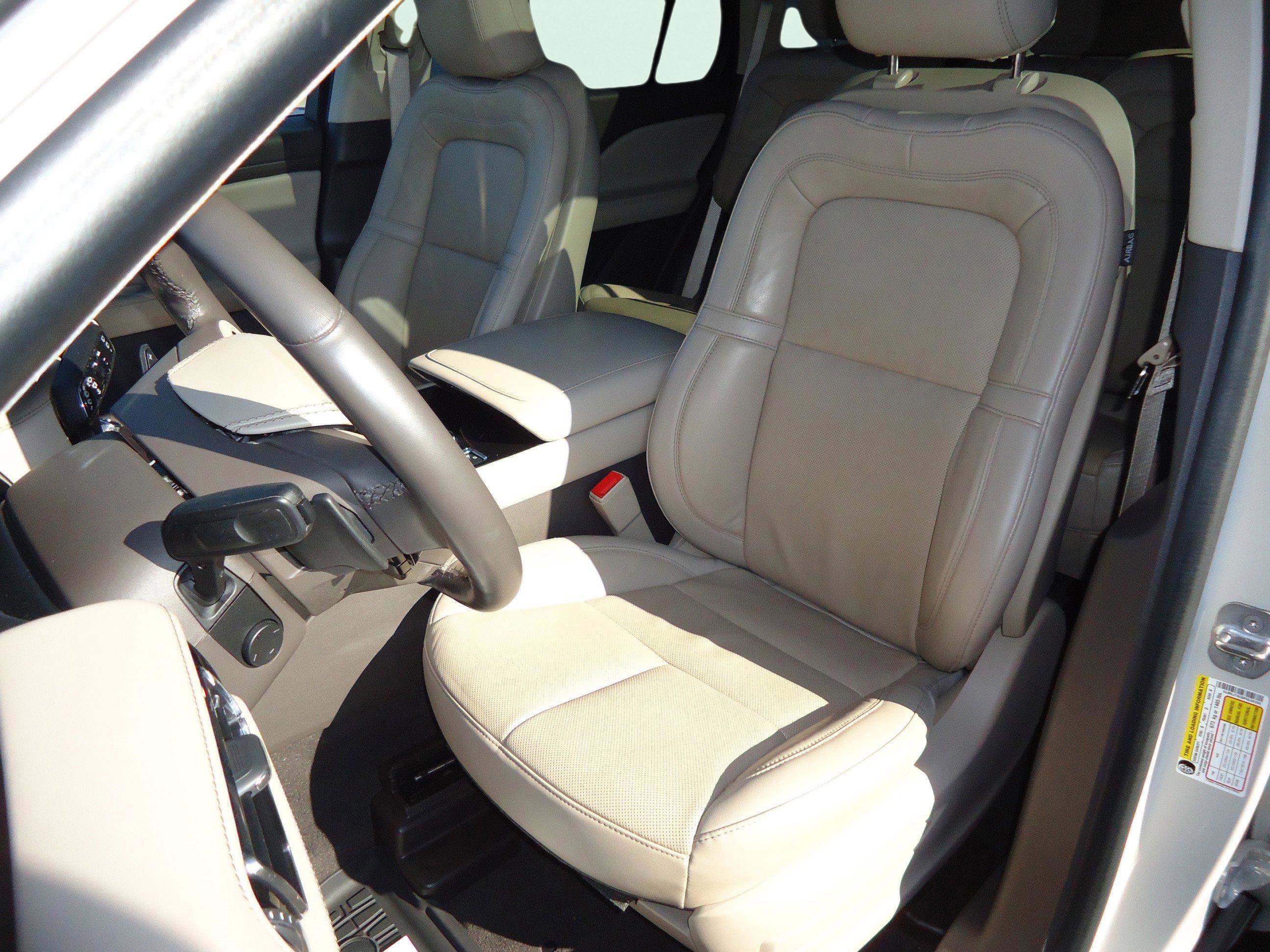 Used 2023 Lincoln Aviator Reserve w/ Class IV Trailer Tow Package image 24