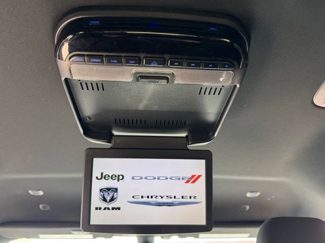 Used 2020 Chrysler Pacifica Touring w/ S Appearance Package image 7