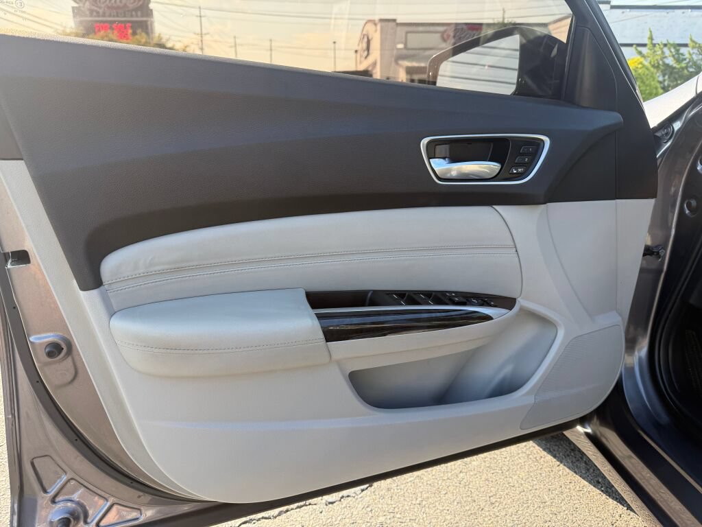Used 2019 Acura TLX FWD image 10