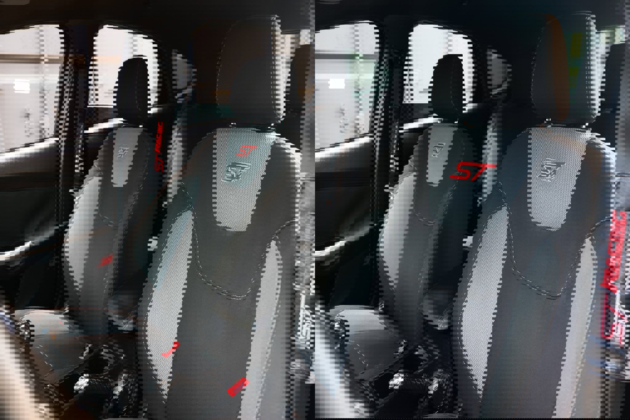 Used 2017 Ford Focus ST image 9