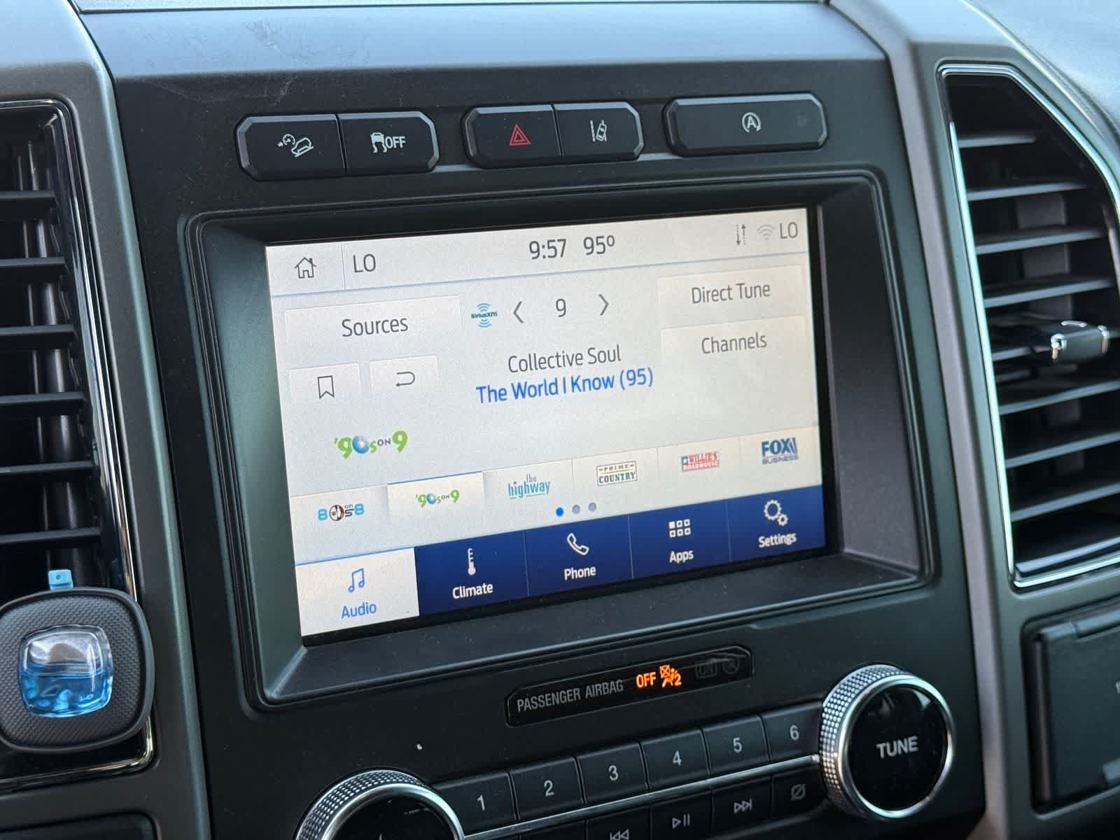 Used 2020 Ford Expedition XLT w/ Equipment Group 202A AWD/4WD image 23