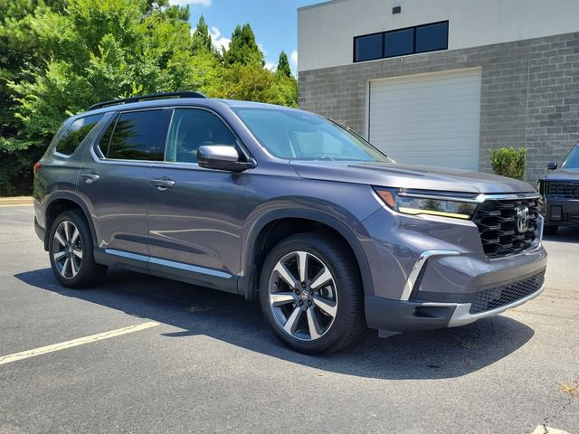 Used 2024 Honda Pilot Touring image 3