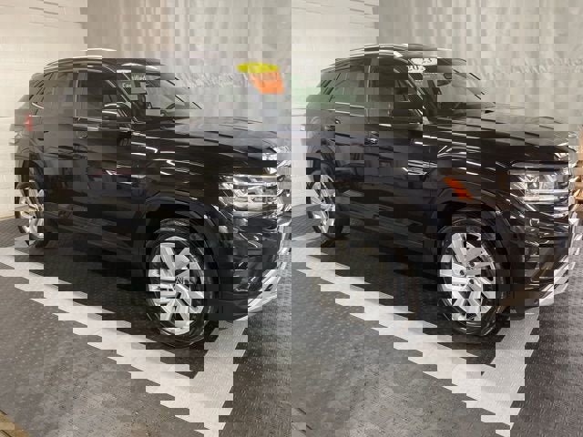Certified 2023 Volkswagen Atlas Cross Sport SE image 2