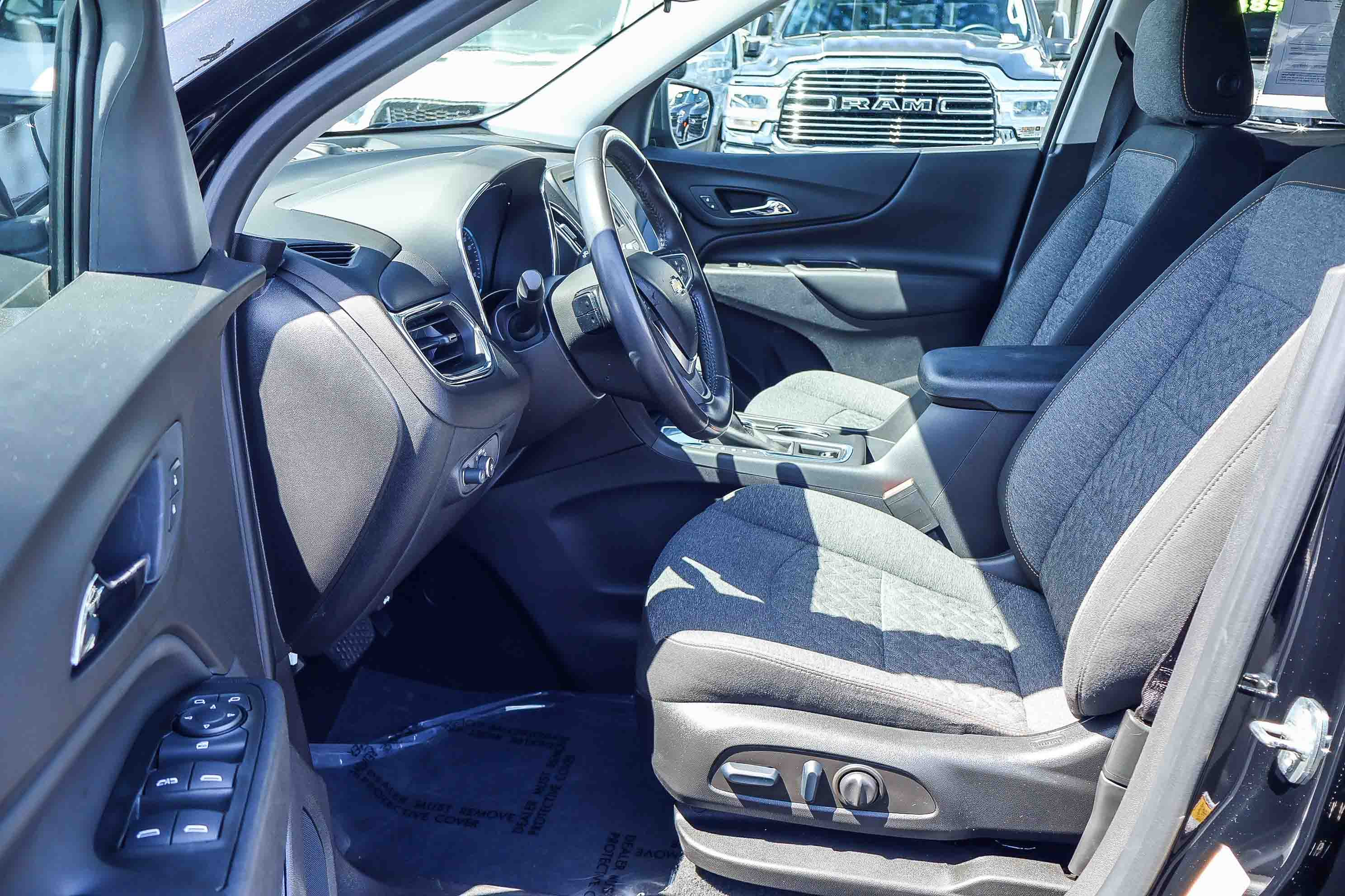 Used 2022 Chevrolet Equinox LT FWD image 2