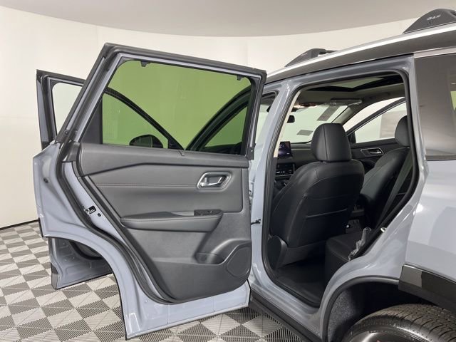 New 2026 Nissan Rogue Platinum image 40