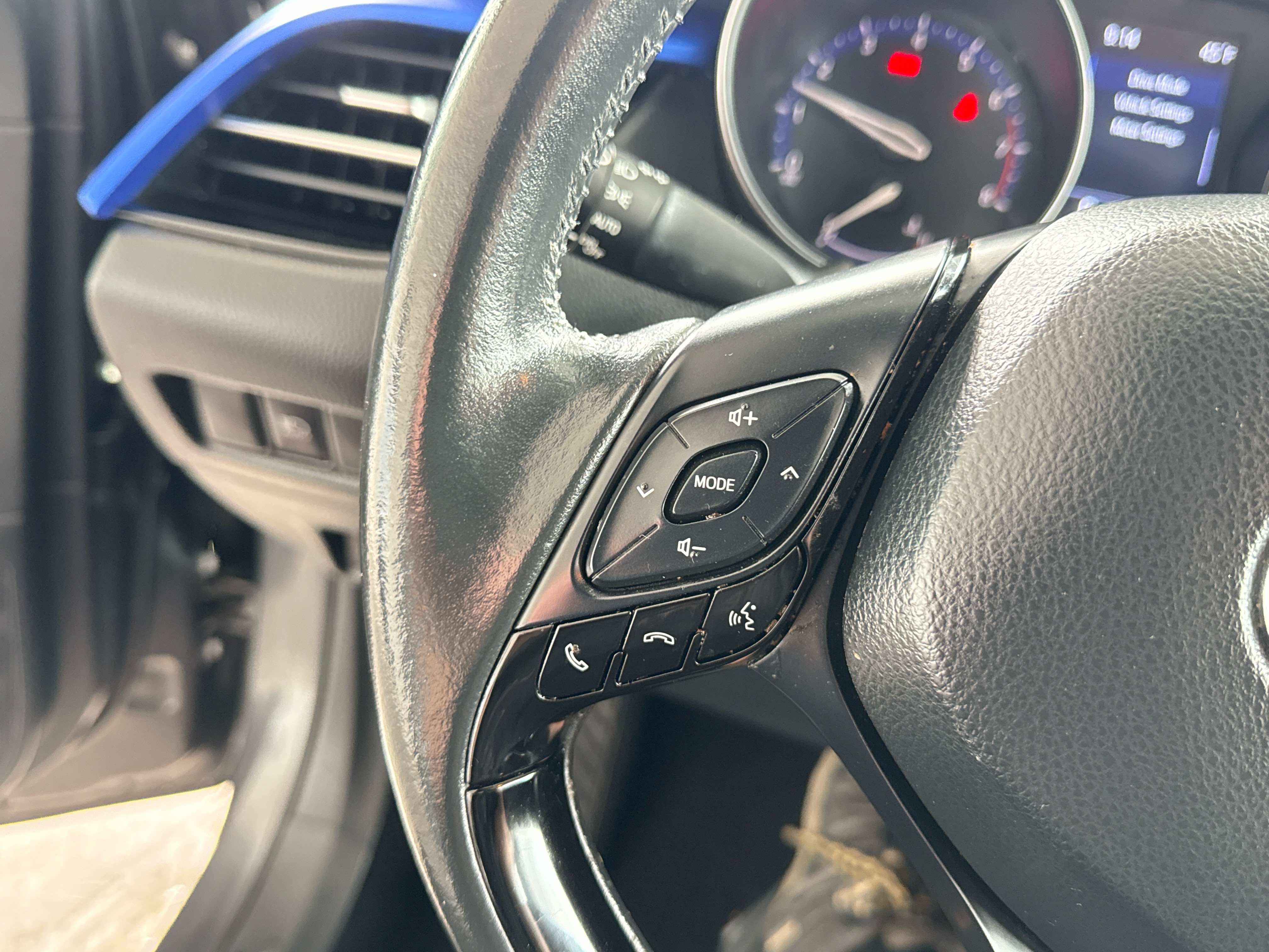 Used 2022 Toyota C-HR XLE FWD image 24