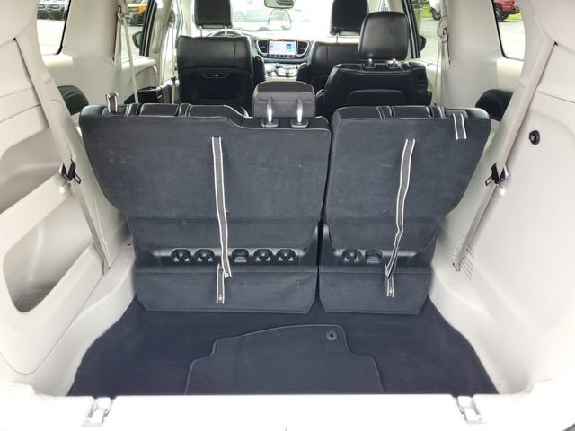 Used 2024 Chrysler Pacifica Touring-L FWD image 37