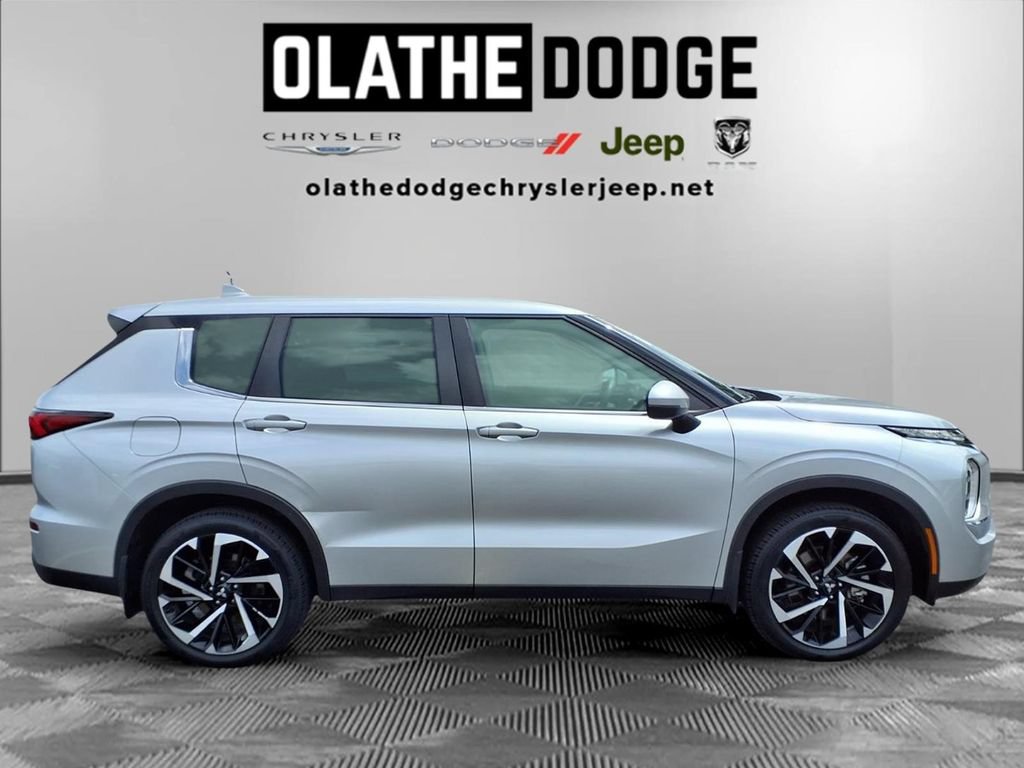 Used 2022 Mitsubishi Outlander ES FWD image 29