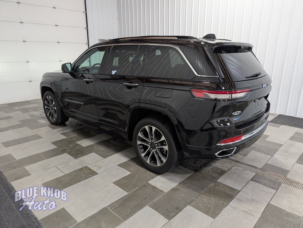 Used 2023 Jeep Grand Cherokee Overland w/ Advanced Protech Group III AWD/4WD image 2