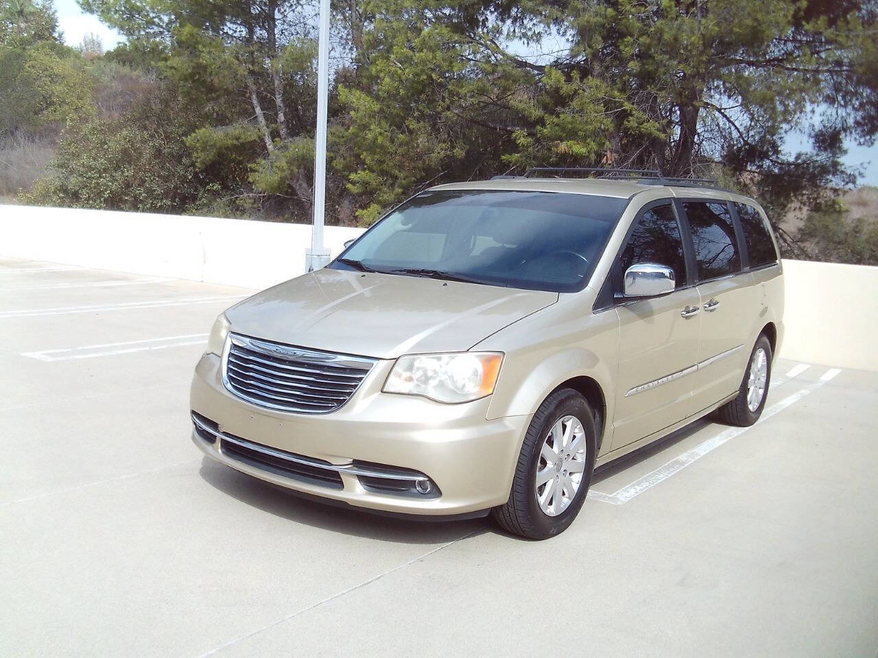Used 2012 Chrysler Town & Country Touring-L w/ Entertainment Group #2