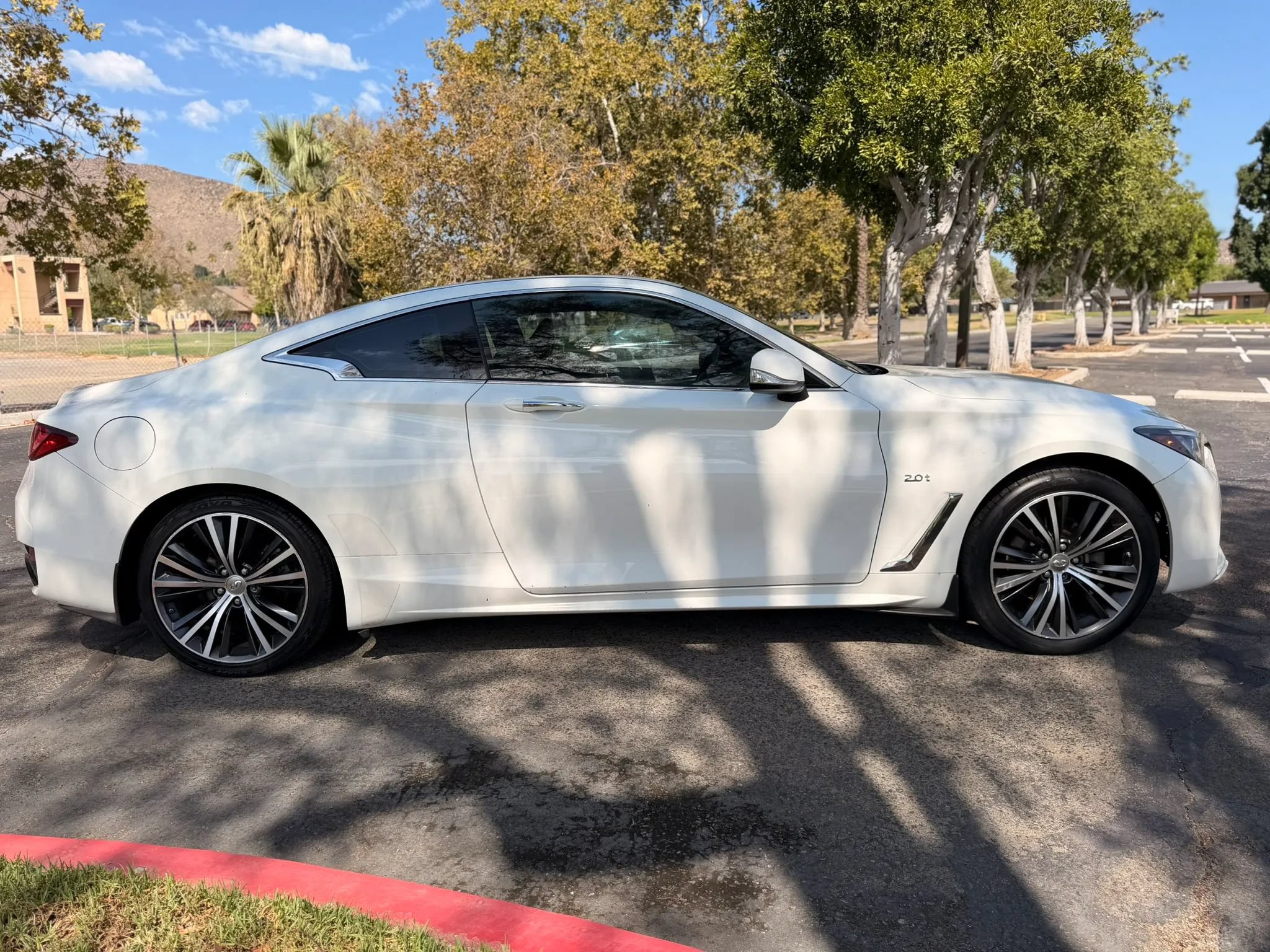 Used 2017 INFINITI Q60 2.0t w/ Moonroof Package RWD image 5