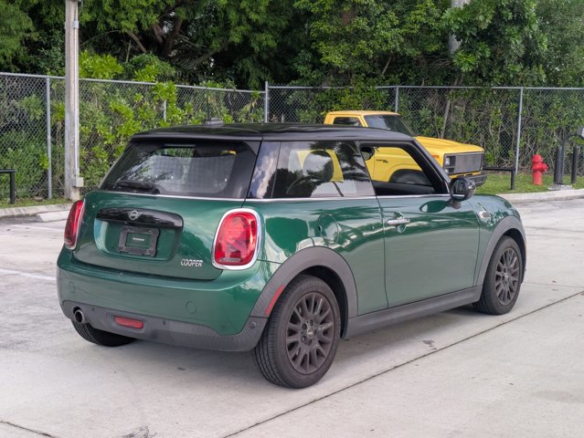 Used 2021 MINI Cooper 2-Door Hardtop w/ Driver Assistance Package FWD image 5