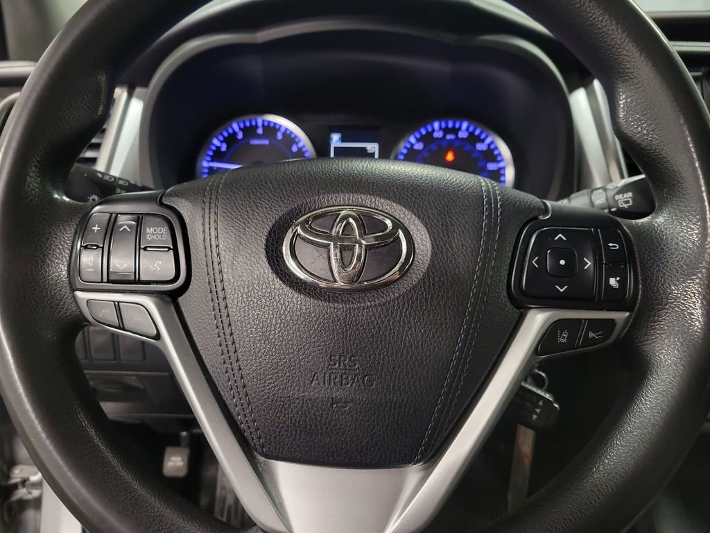 Used 2018 Toyota Highlander LE image 17