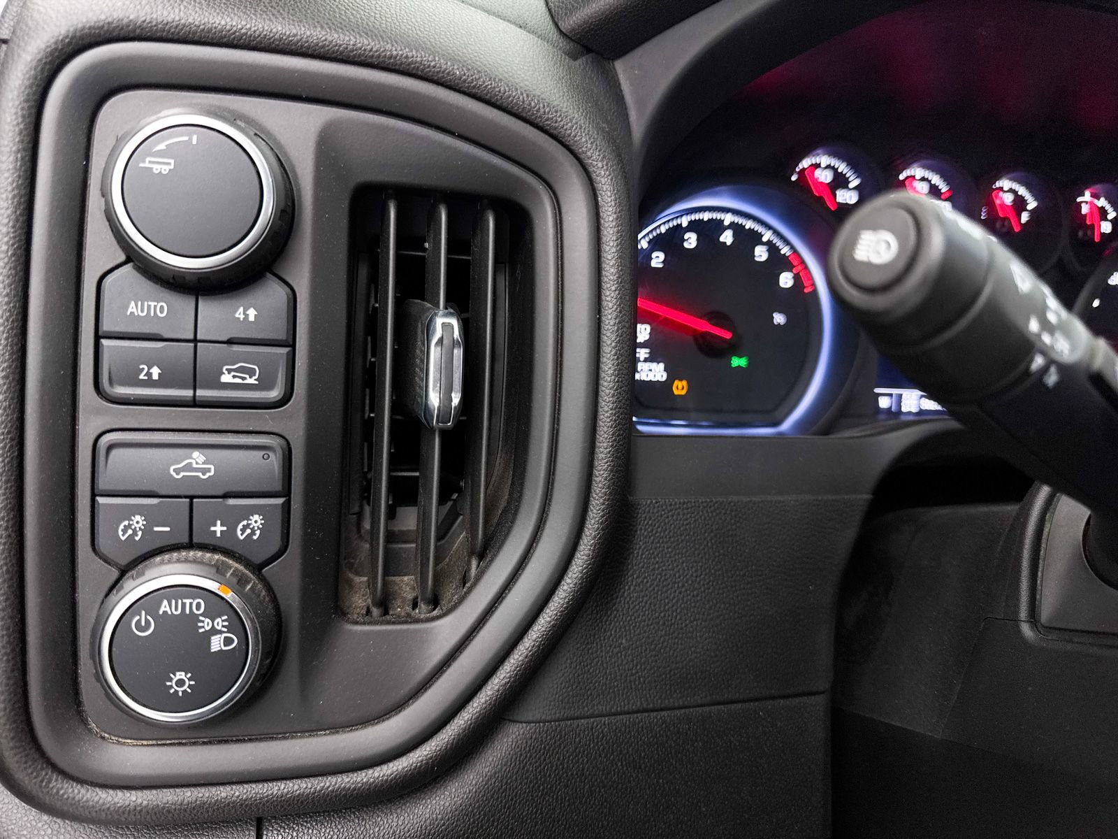 Used 2022 Chevrolet Silverado 1500 Custom image 7