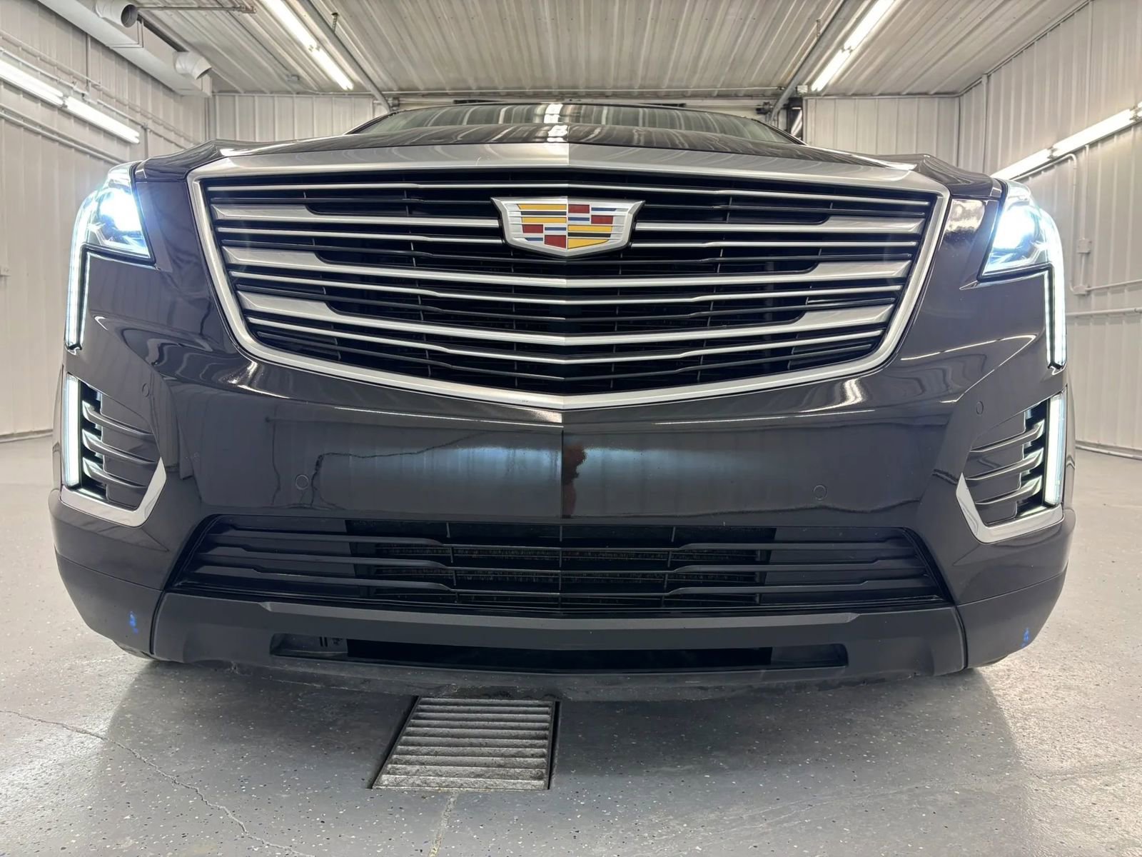 Used 2017 Cadillac XT5 Premium Luxury w/ LPO, Wheel Lock Package image 10