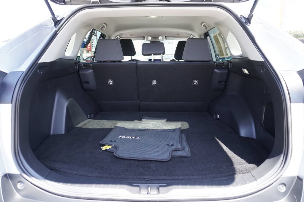 Used 2025 Toyota RAV4 XLE FWD image 6