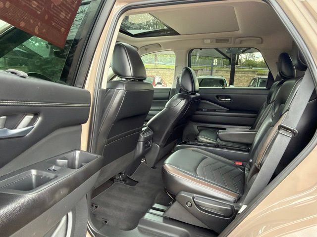 Certified 2025 Nissan Pathfinder Platinum AWD/4WD image 20