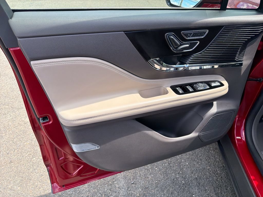 Certified 2022 Lincoln Corsair AWD w/ Premium Package image 10