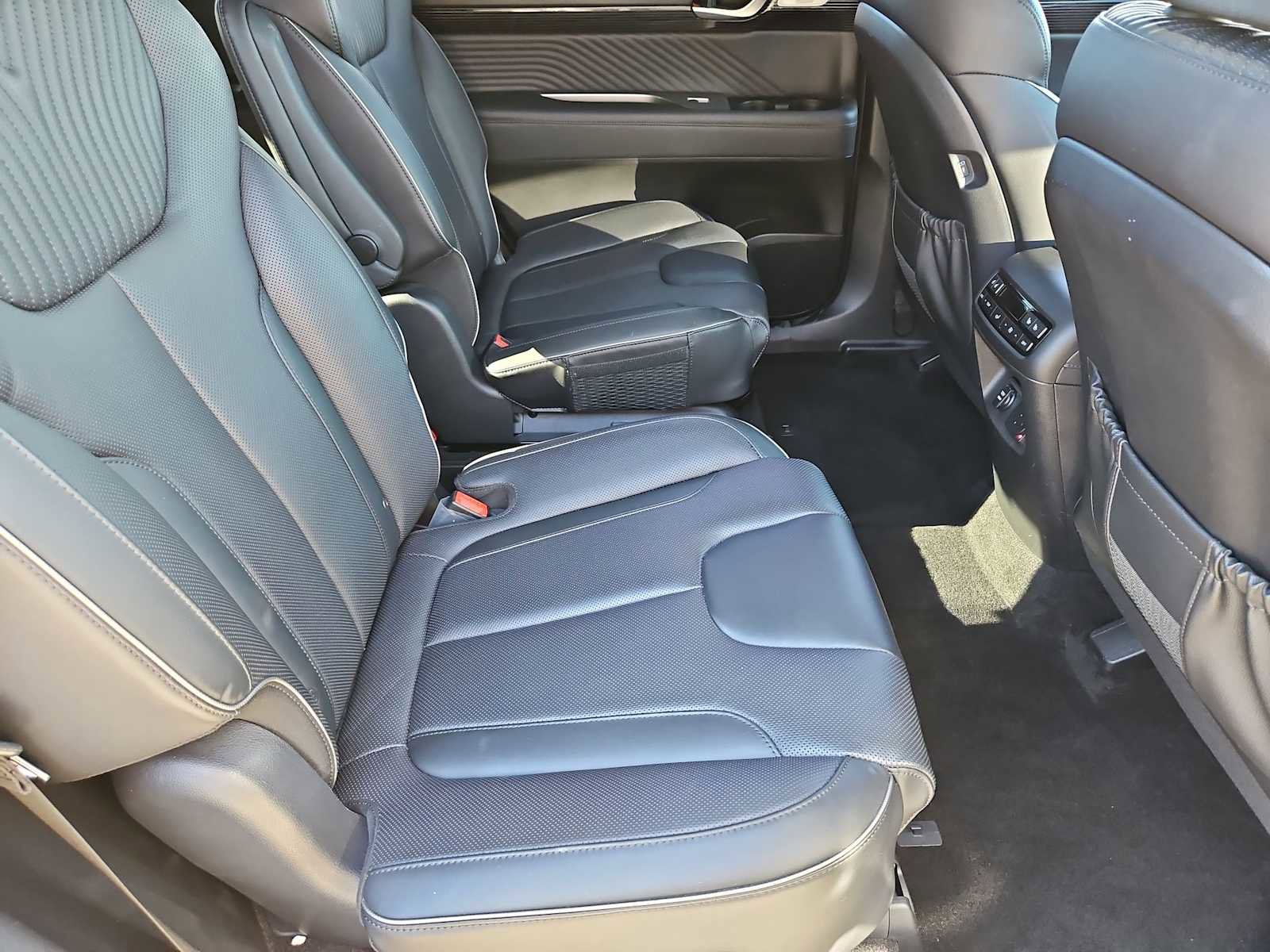 Used 2023 Hyundai Palisade Calligraphy image 20