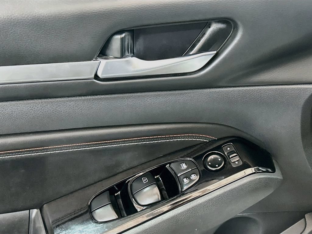 Used 2023 Nissan Altima 2.5 SR w/ SR Premium Package FWD image 16