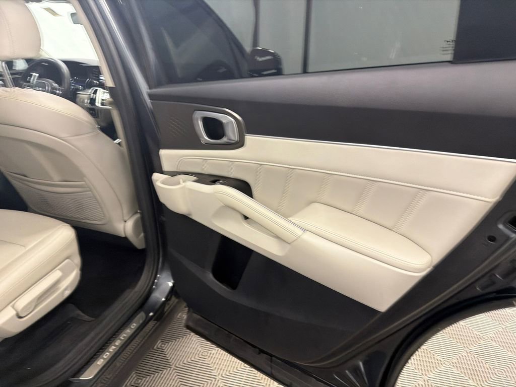 Used 2023 Kia Sorento SX AWD/4WD image 17