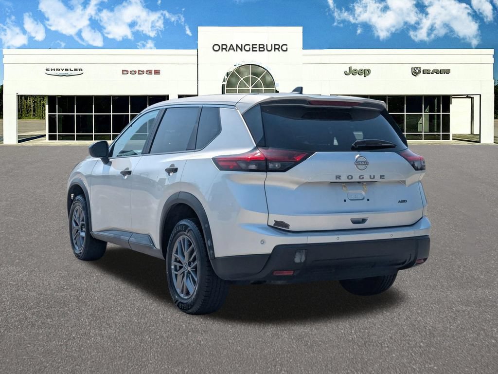 Used 2024 Nissan Rogue S AWD/4WD image 5