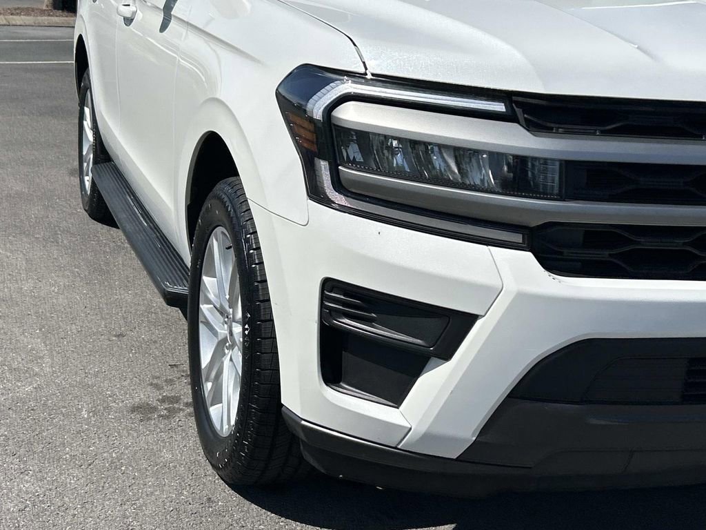 Used 2024 Ford Expedition XLT image 11