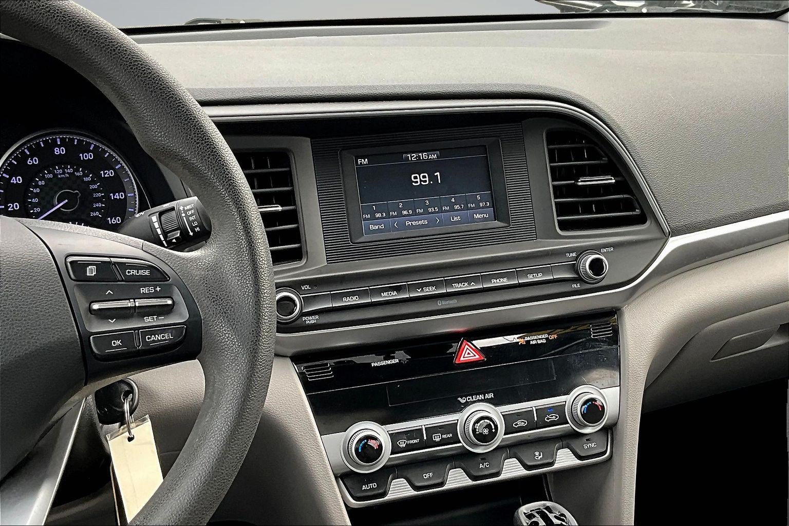 Used 2020 Hyundai Elantra SE FWD image 8