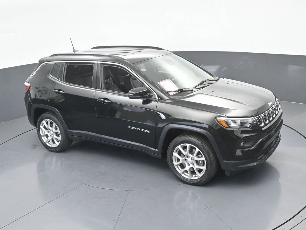 Used 2024 Jeep Compass Latitude image 47