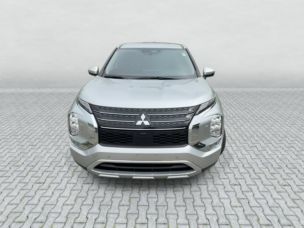 Used 2024 Mitsubishi Outlander SE AWD/4WD image 3