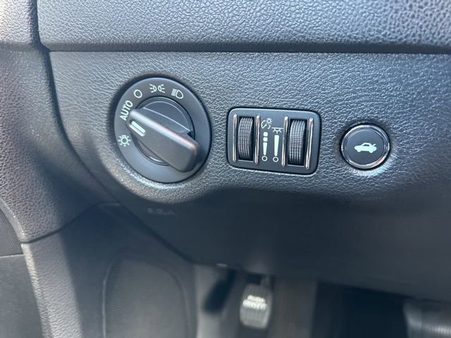 Used 2019 Dodge Charger SXT RWD image 17