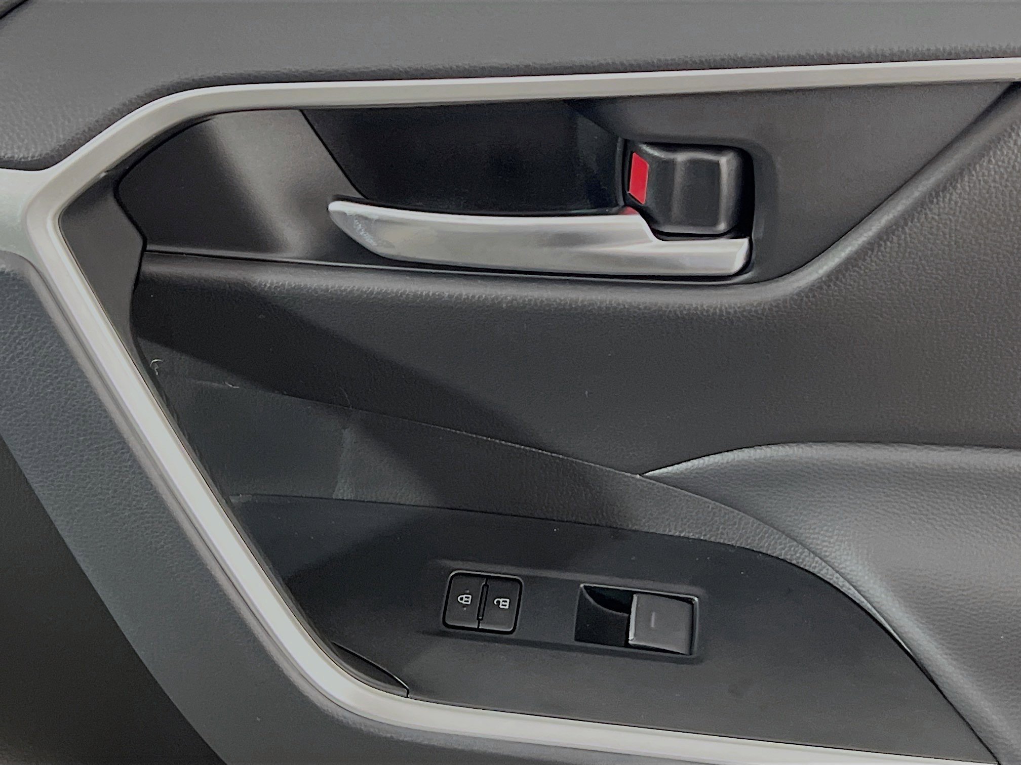 Used 2025 Toyota RAV4 XLE image 32