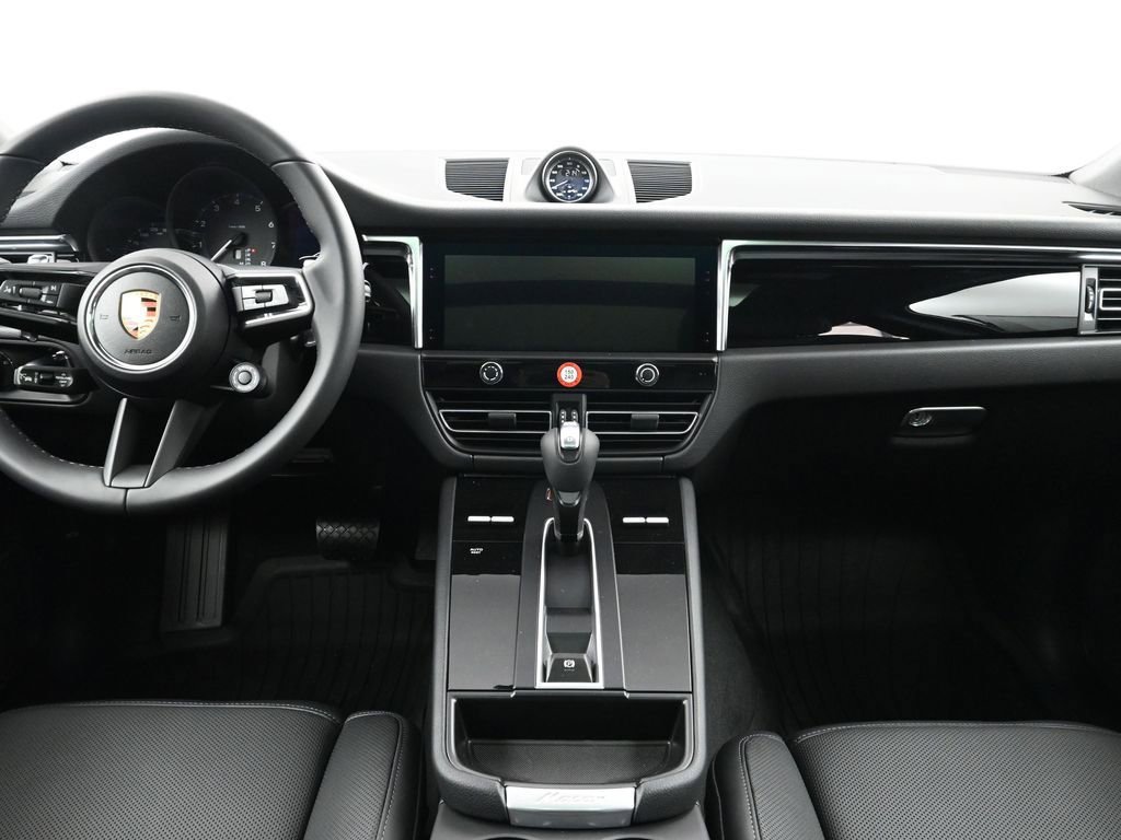 Certified 2026 Porsche Macan image 9