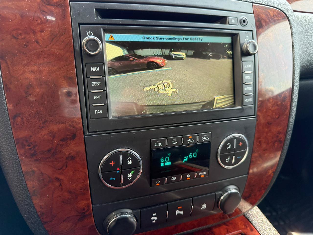 Used 2011 Chevrolet Avalanche LTZ AWD/4WD image 32