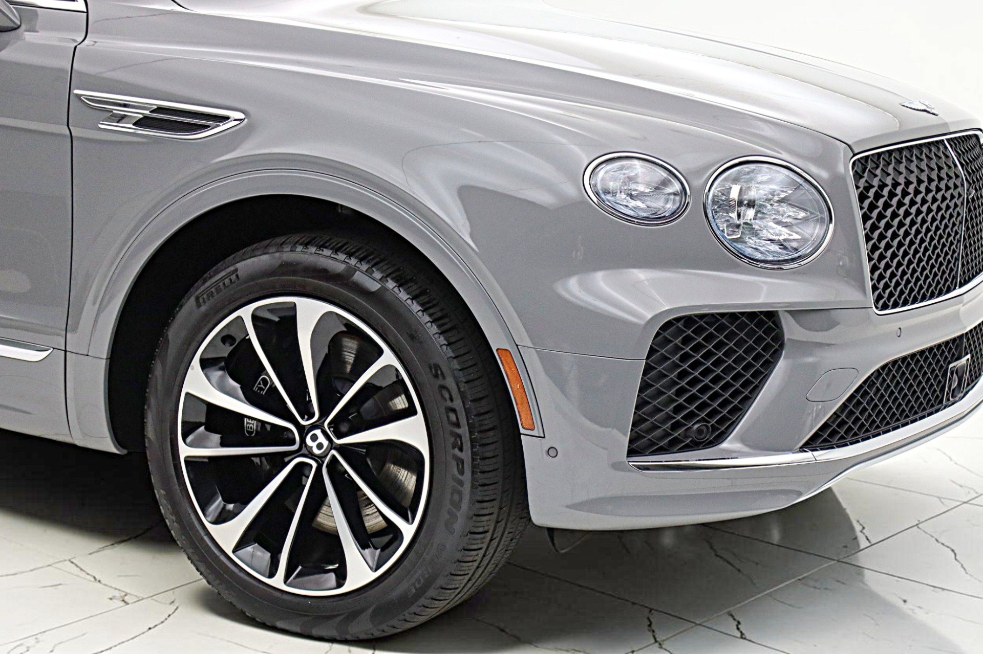 Used 2024 Bentley Bentayga Extended Wheelbase AWD/4WD image 19