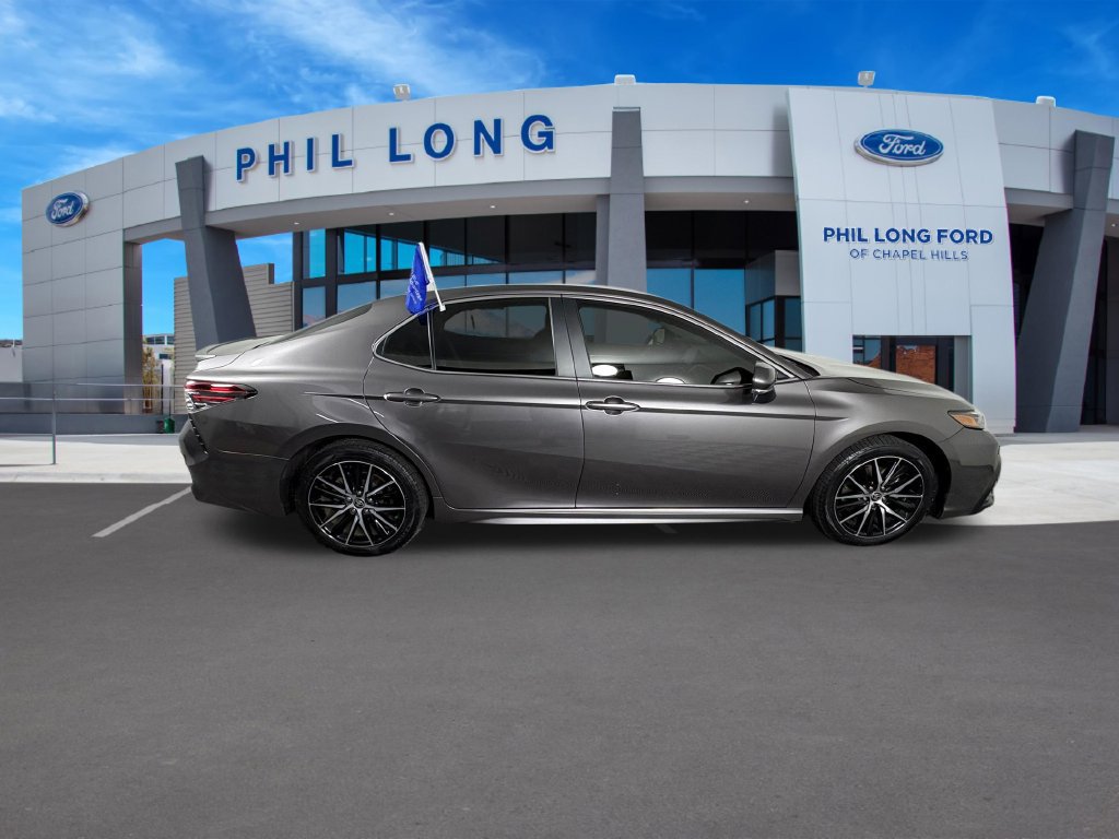 Used 2024 Toyota Camry SE FWD image 6