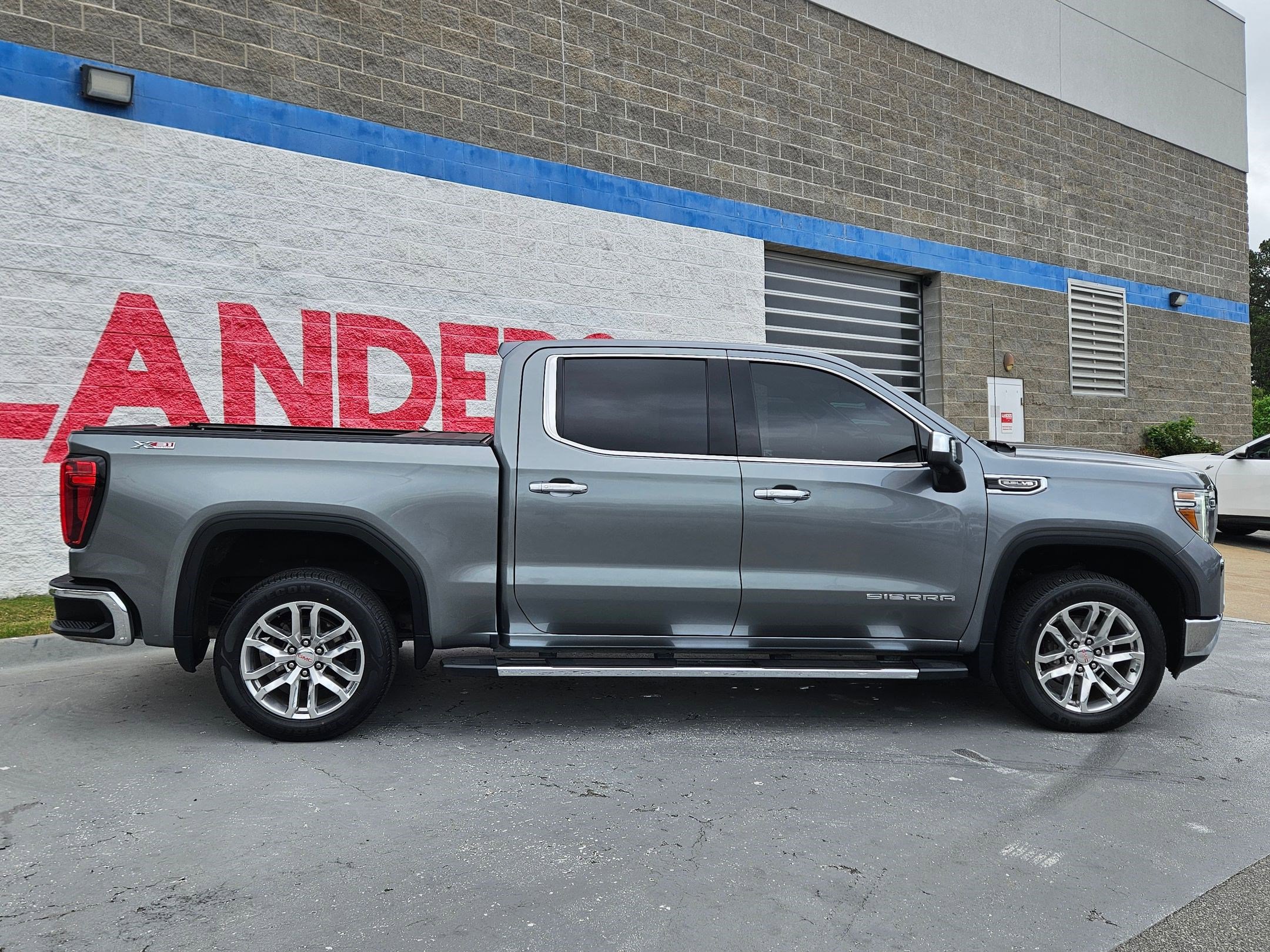 Used 2021 GMC Sierra 1500 SLT image 8