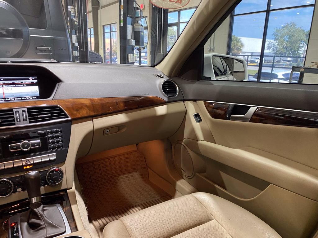 Used 2013 Mercedes-Benz C 250 Sedan image 4