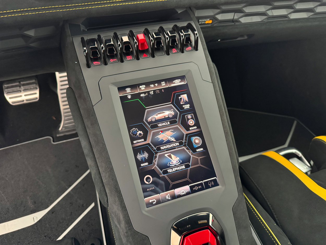 Used 2023 Lamborghini Huracan STO image 18