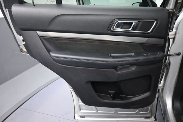 Used 2019 Ford Explorer XLT w/ Equipment Group 202A AWD/4WD image 27