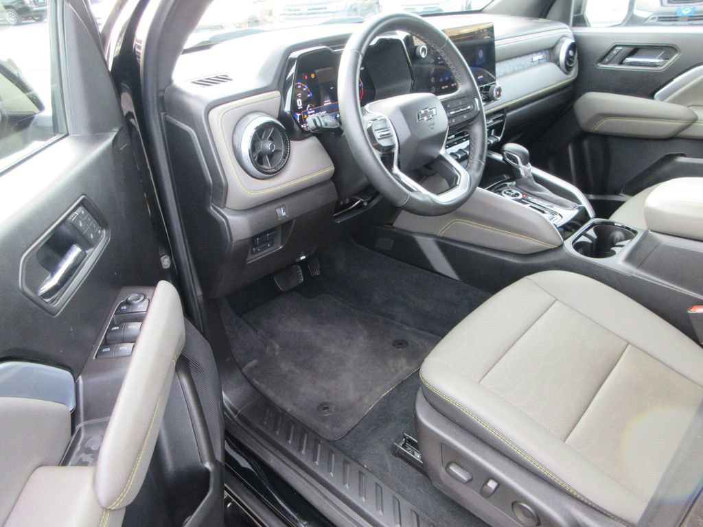 Used 2025 Chevrolet Colorado ZR2 w/ Technology Package image 16
