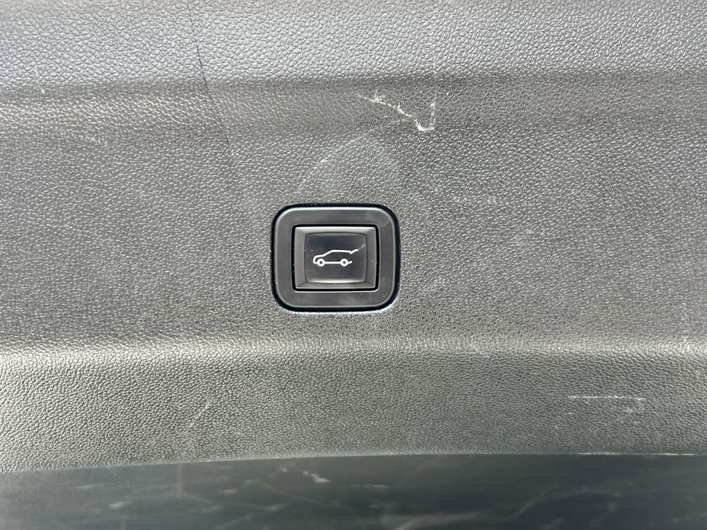 Used 2023 Chevrolet Suburban Premier AWD/4WD image 16