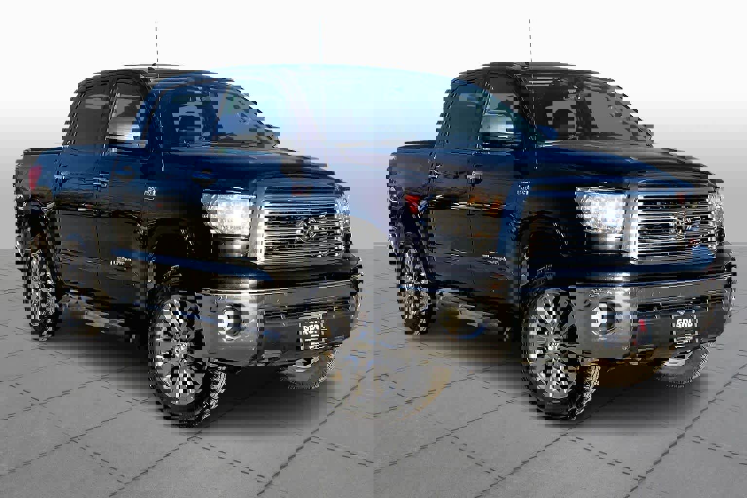 Used 2011 Toyota Tundra Limited w/ Platinum Pkg image 3