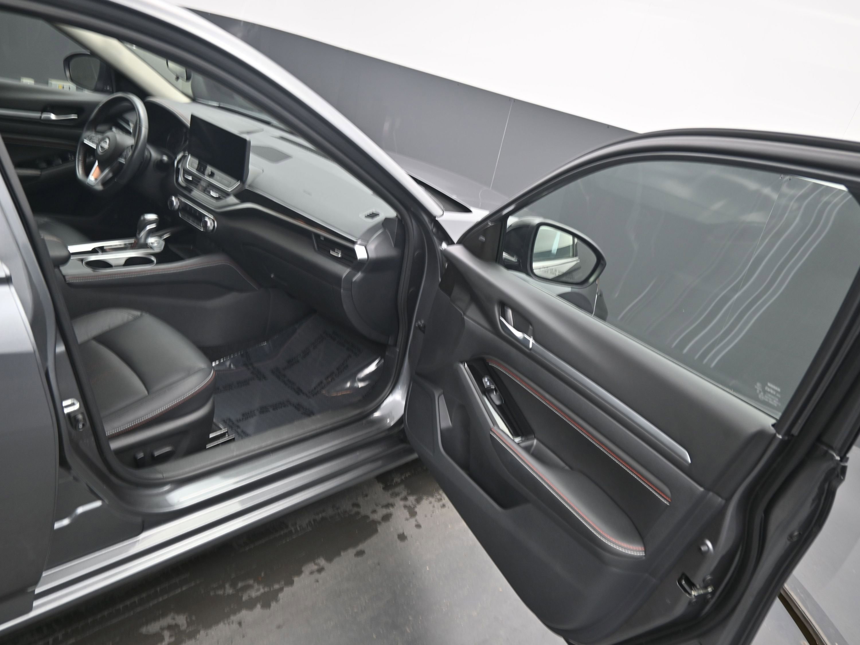 Certified 2023 Nissan Altima 2.5 SR w/ SR Premium Package image 11