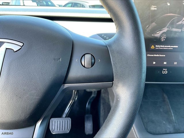 Used 2022 Tesla Model Y Long Range AWD/4WD image 21