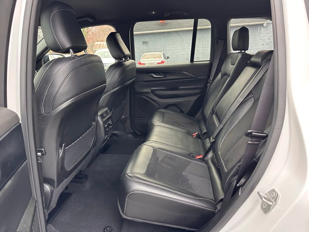 Used 2023 Jeep Grand Cherokee Altitude image 23