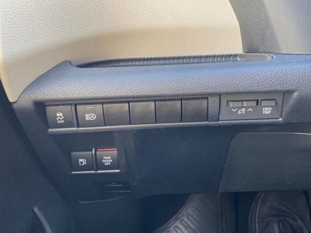 Used 2023 Toyota Sienna XLE FWD image 28