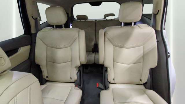 Used 2021 Cadillac XT6 Premium Luxury w/ LPO, Floor Liner Package AWD/4WD image 18