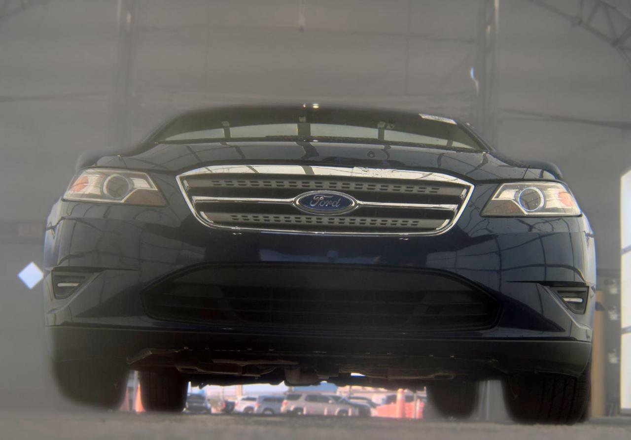 Used 2012 Ford Taurus SEL FWD image 3