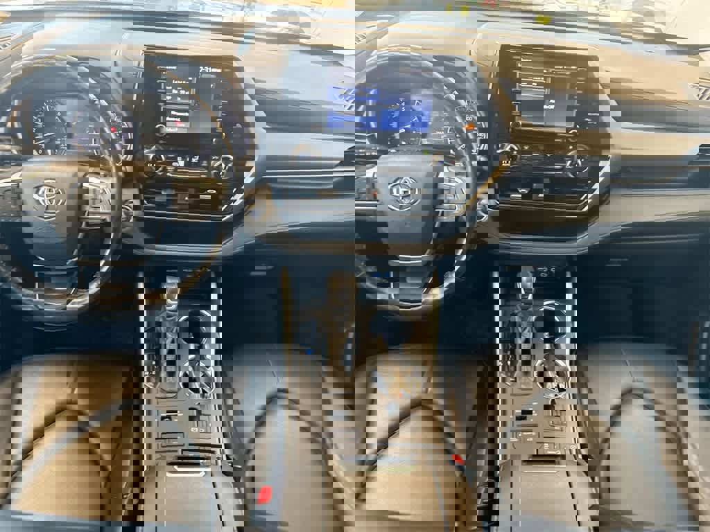 Used 2022 Toyota Highlander XLE image 30